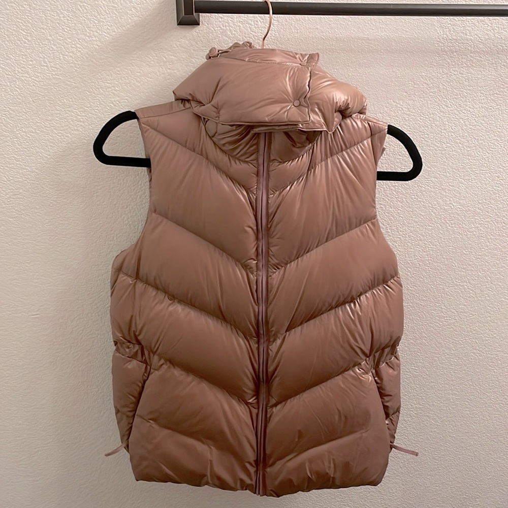 Athleta Women’s Lofty Down Vest In Rose Gold Mauve - Picture 6 of 9